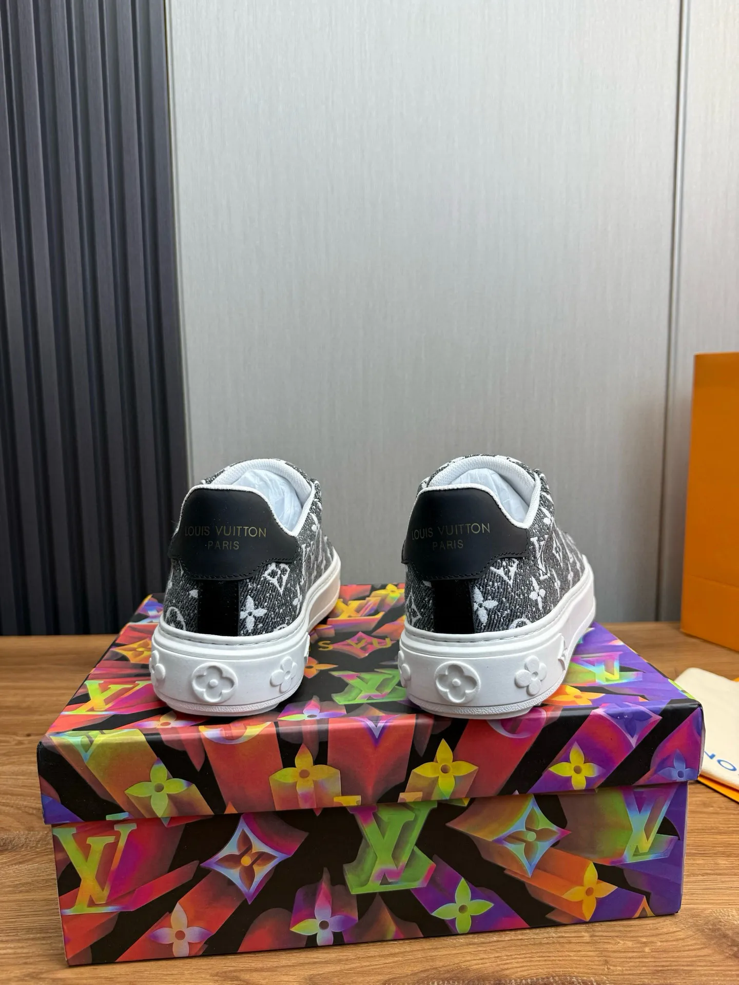 Factory price: 520💰LOUIS VUITTON [Louis VUITTON] The new trendy Lv is on the market🎁, casual and fashionable men's shoes👟The upper is made of imported original fabric + cowhide mesh lining, the original wear-resistant rubber outsole, the version is simple and elegant, exclusive for trendy men. Code number: 38-44, customized 45, 46